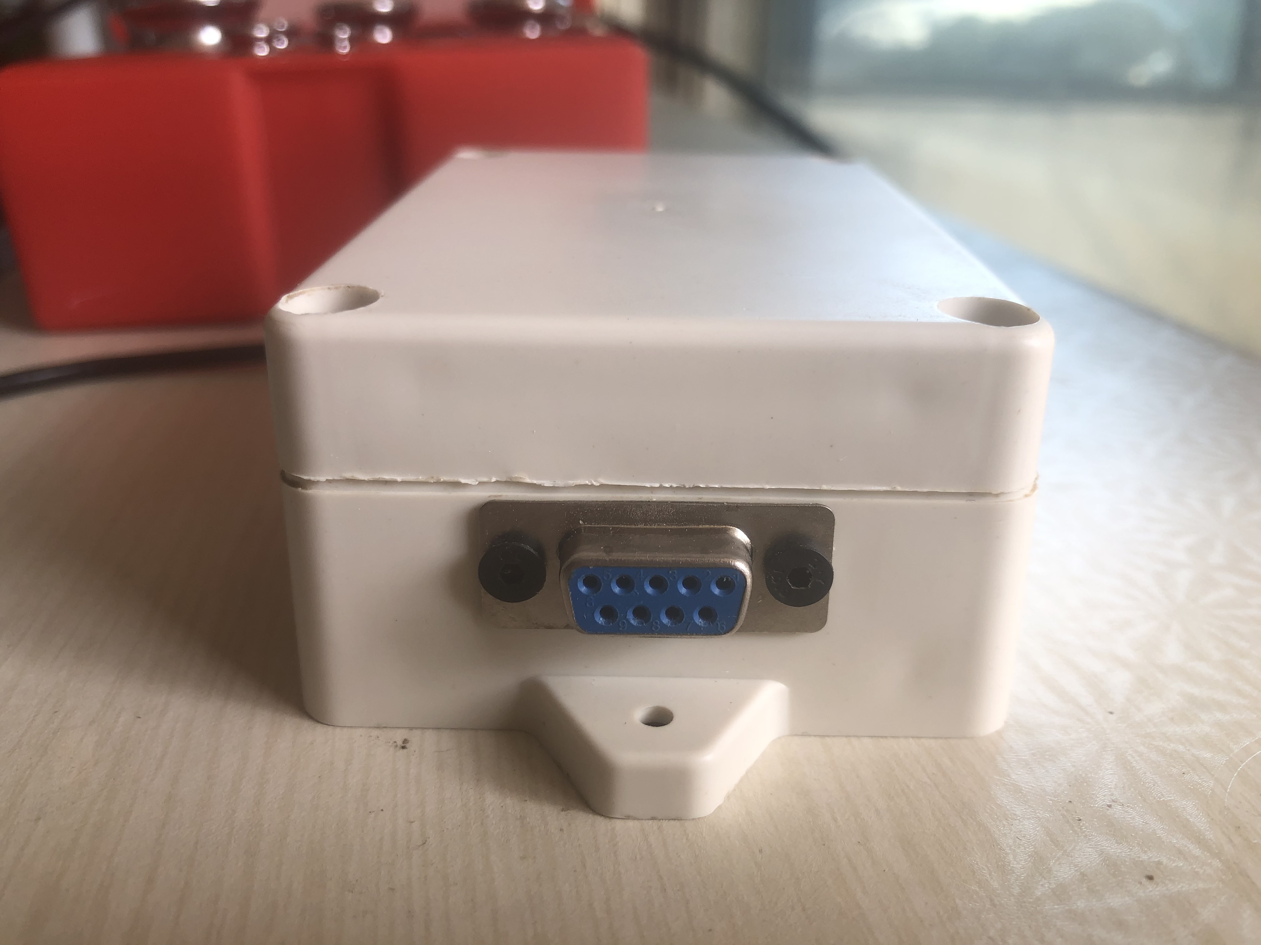 主机尾部 DB9 接口